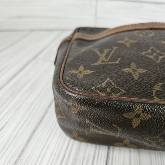 Louis Vuitton 1989 Compiege 23 Clutch Handbag in Monogram Canvas and Leather - Picture 6 of 15